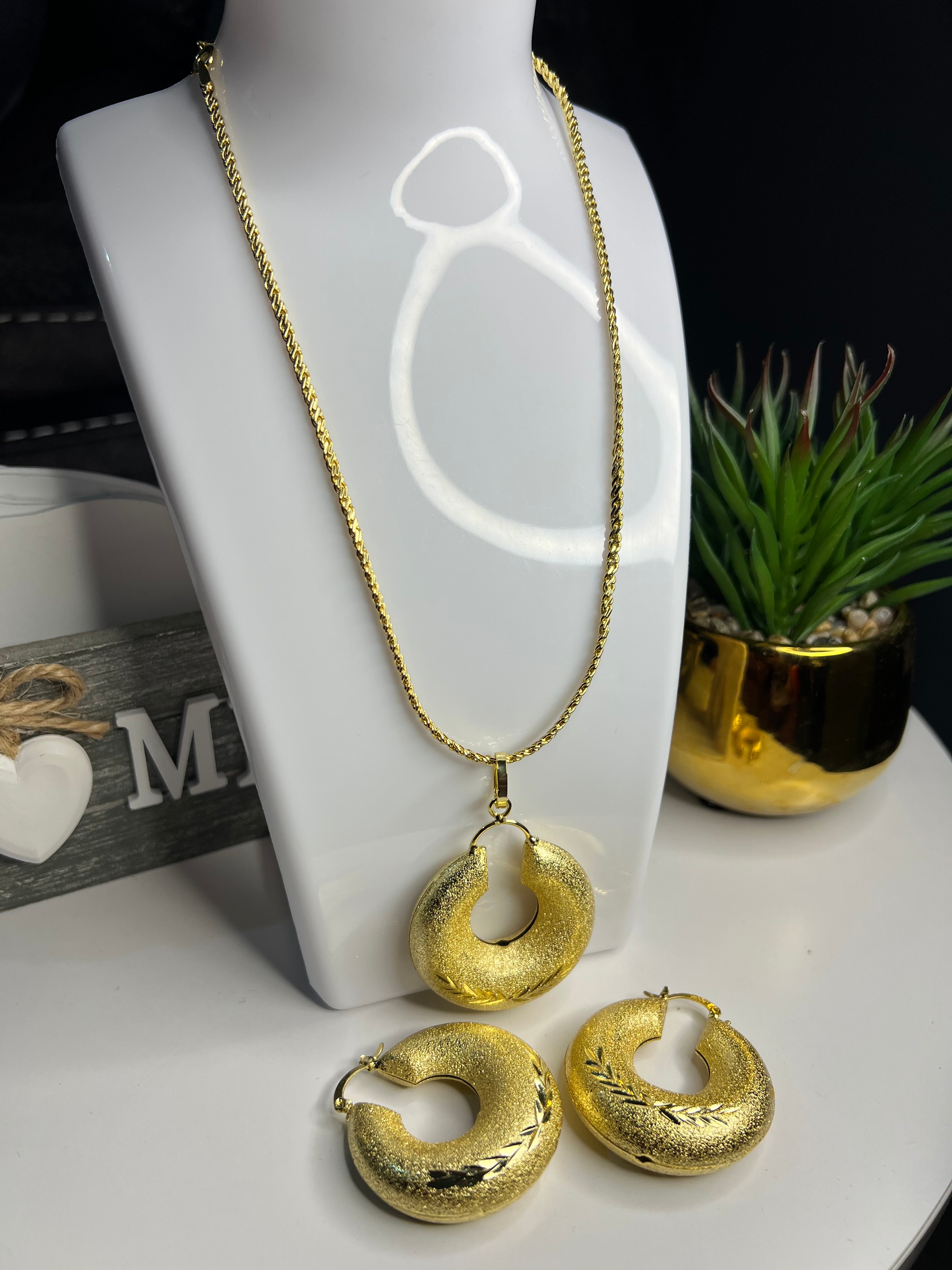 Bold Lightweight Romania Earrings Set Fade Free