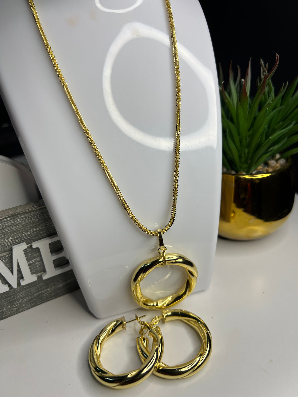 Lightweight Romania Earrings Jewellery Set