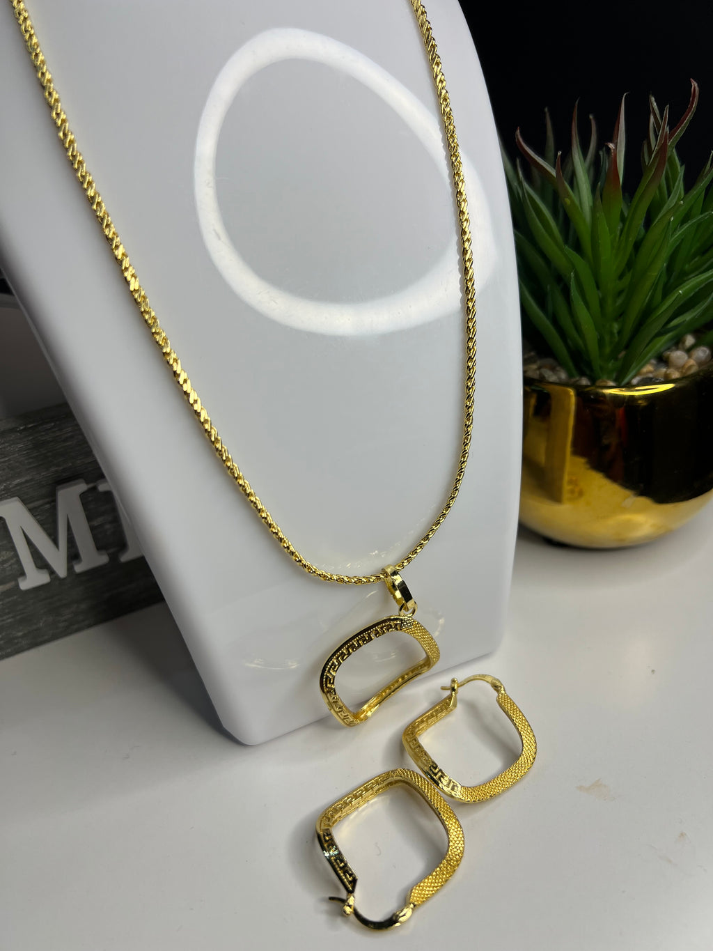 Romania Lightweight Earrings Set Gold