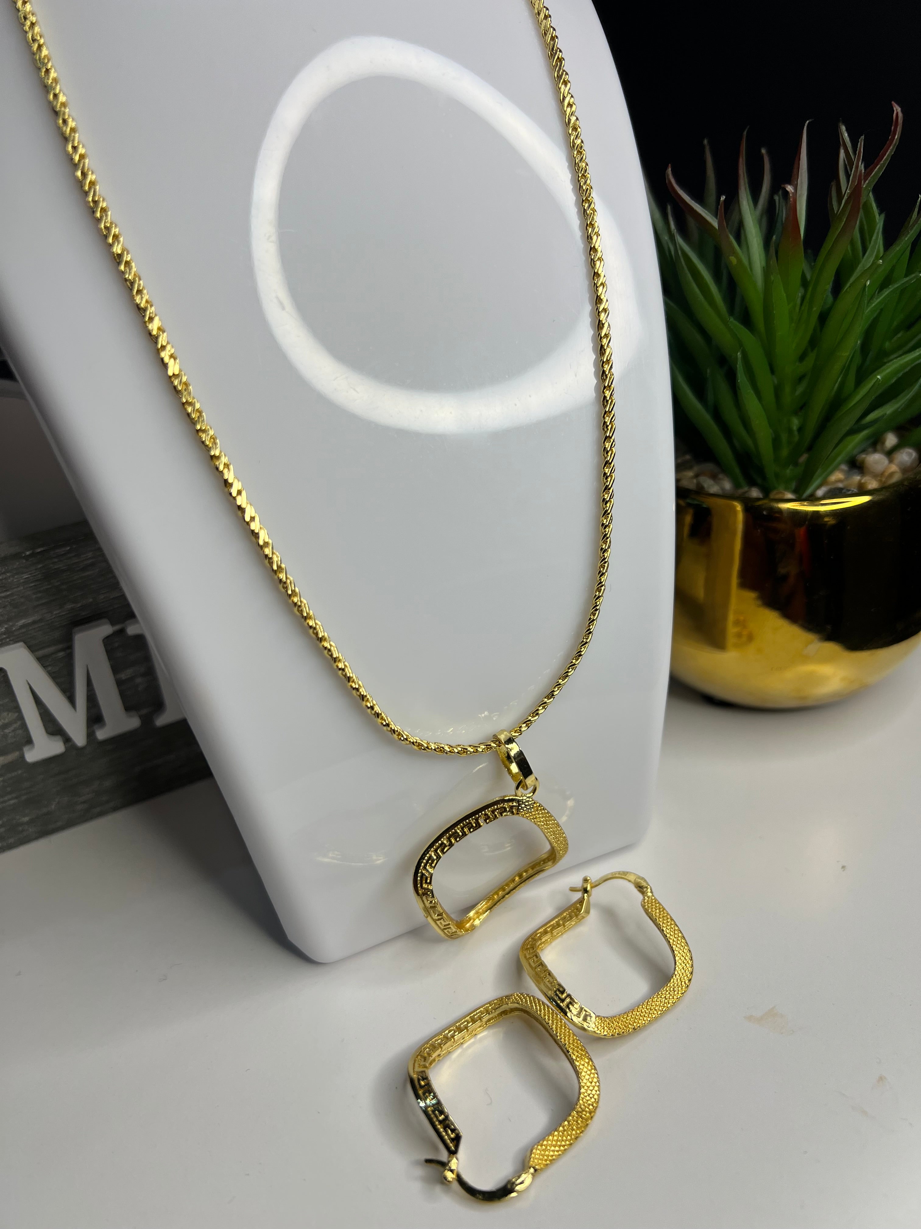 Romania Lightweight Earrings Set Gold