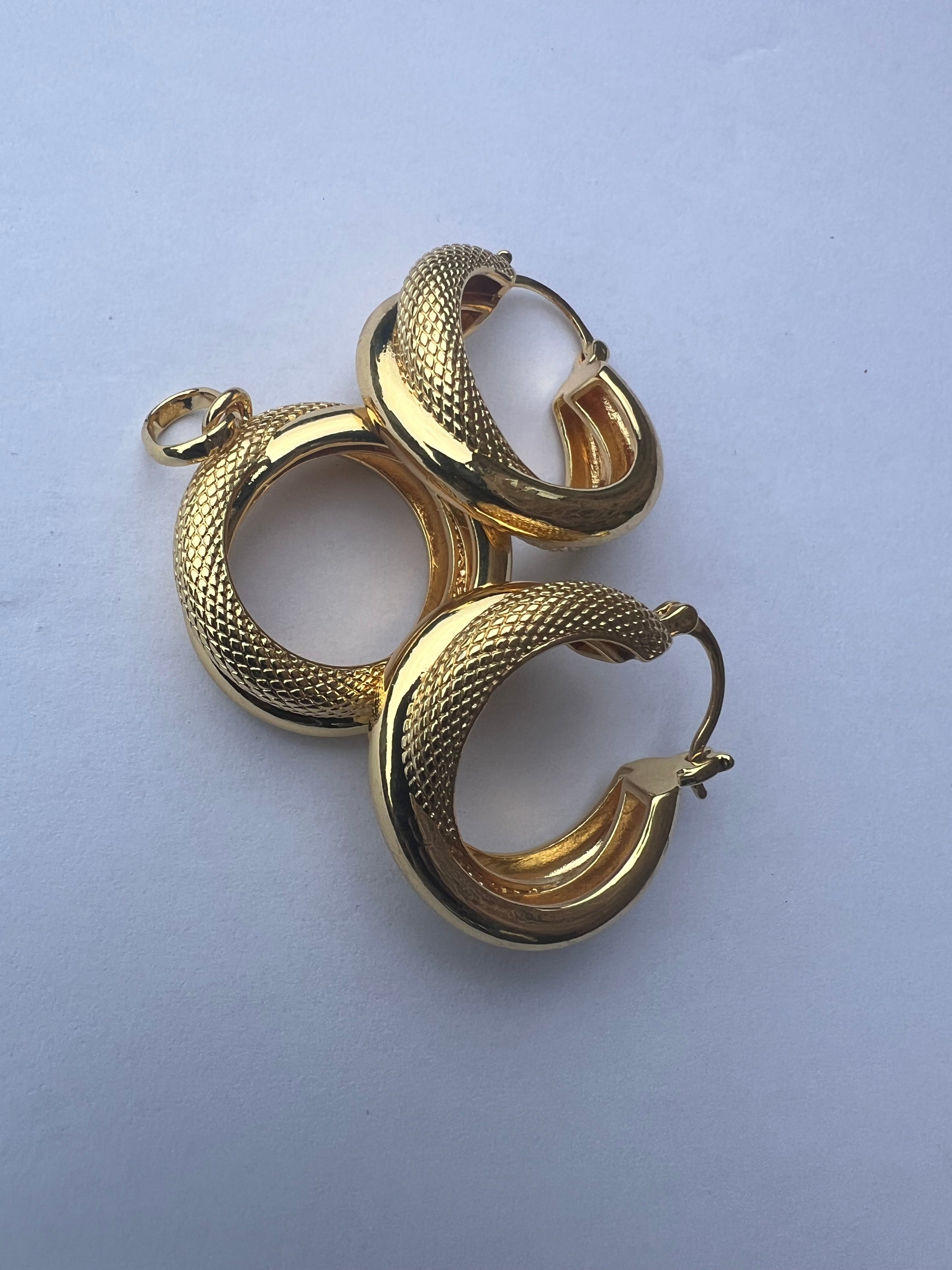 Romania Earring and Pendant Set - Gold Colour