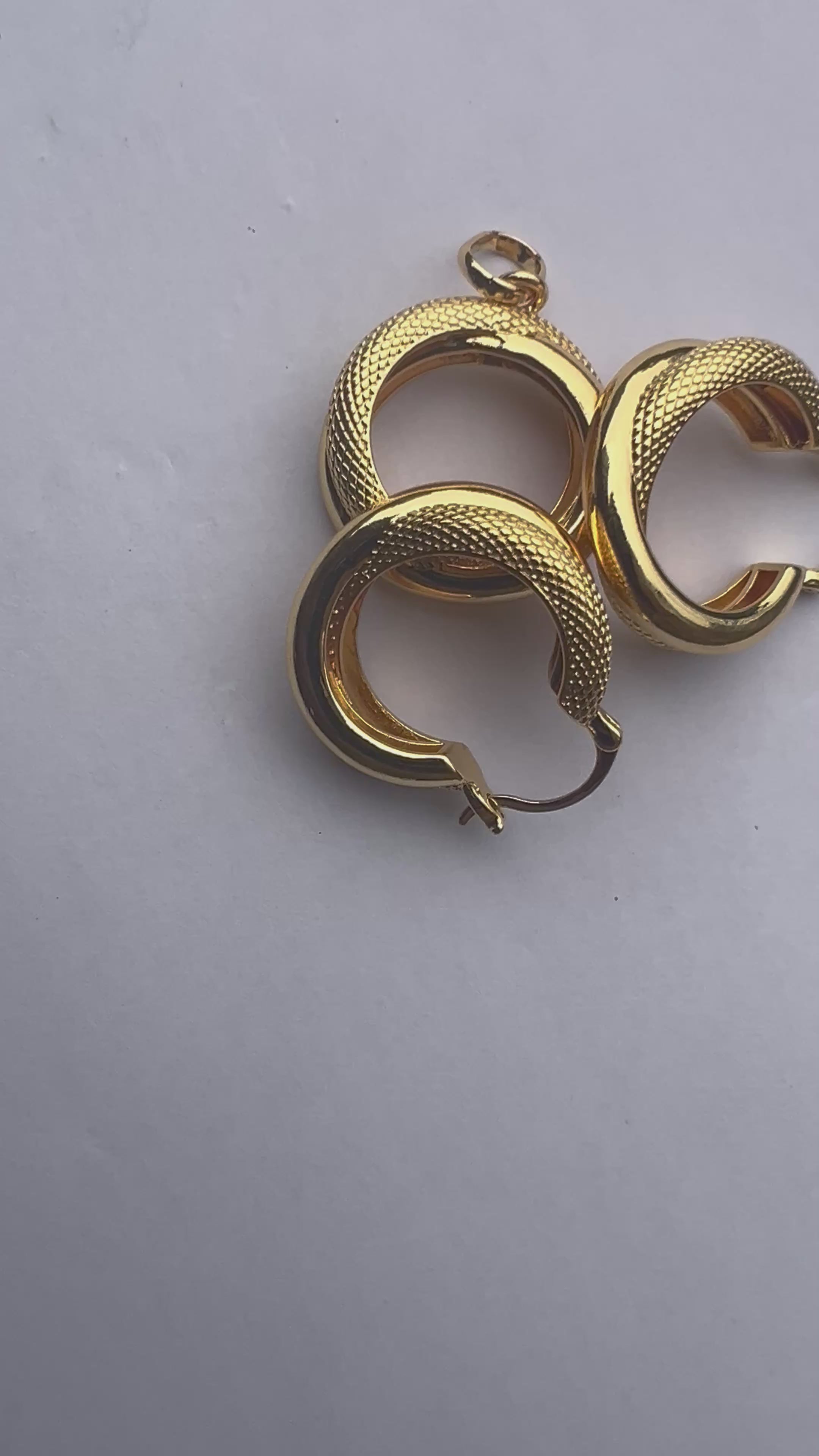 Romania Earring and Pendant Set - Gold Colour